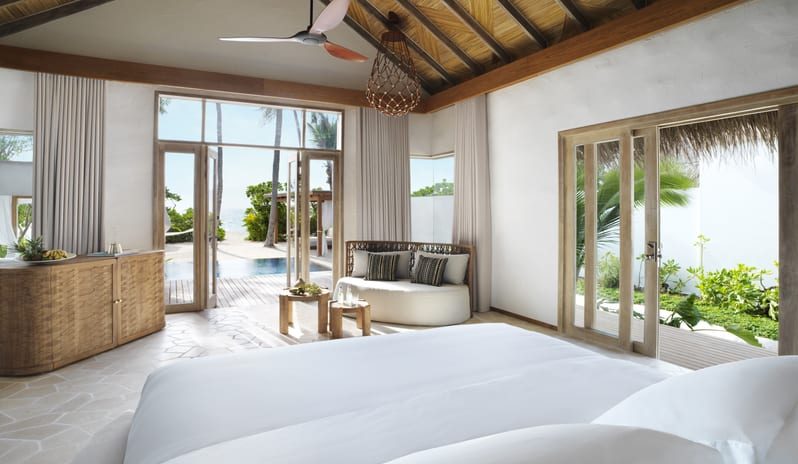 Fairmont Maldives Sirru Fen Fushi-DELUXE BEACH SUNSET VILLA BEDROOM 1_15637